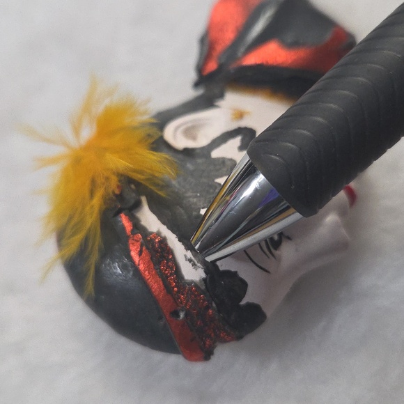 Vintage Decorative Figurine Brooch - Picture 5 of 6